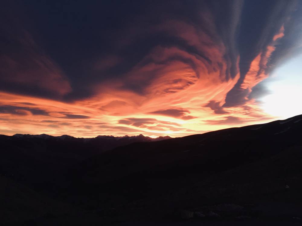 levé du soleil sur mont